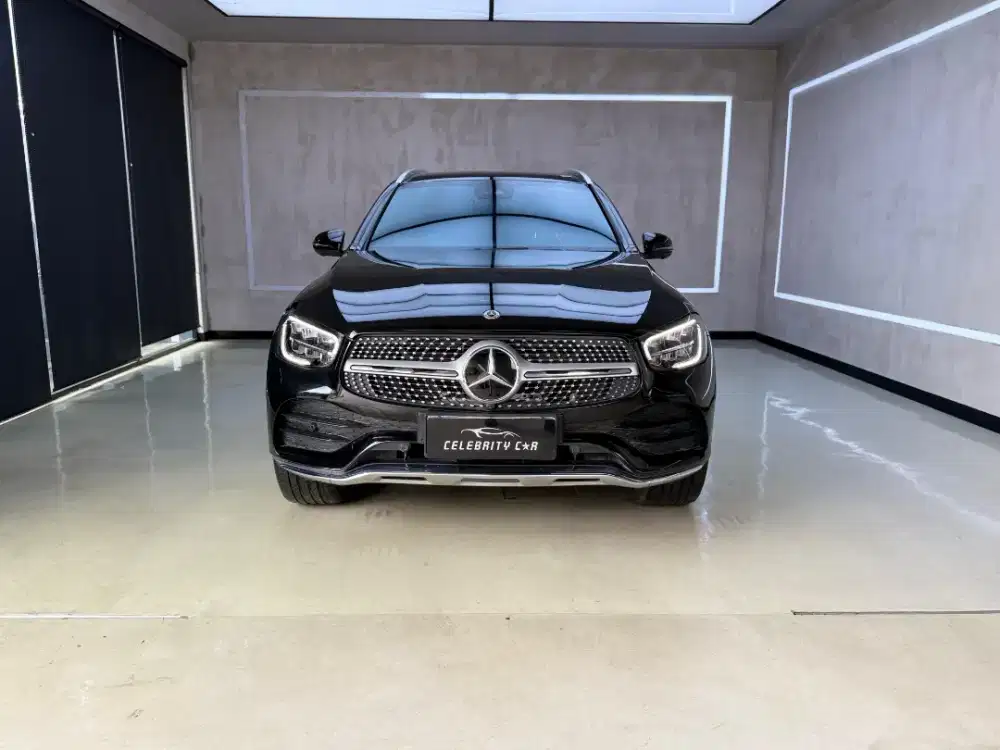 Mercedes Benz GLC 200 AMG Line Obsidian Black Metallic
