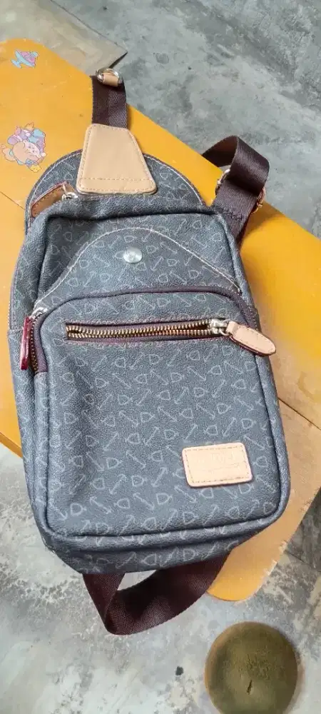 TAS CROS BODY coklat