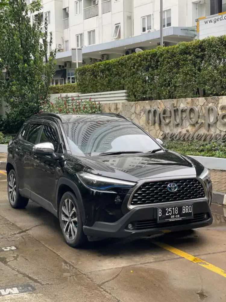 LOW ODO. TOYOTA Corolla Cross Hybrid 2020