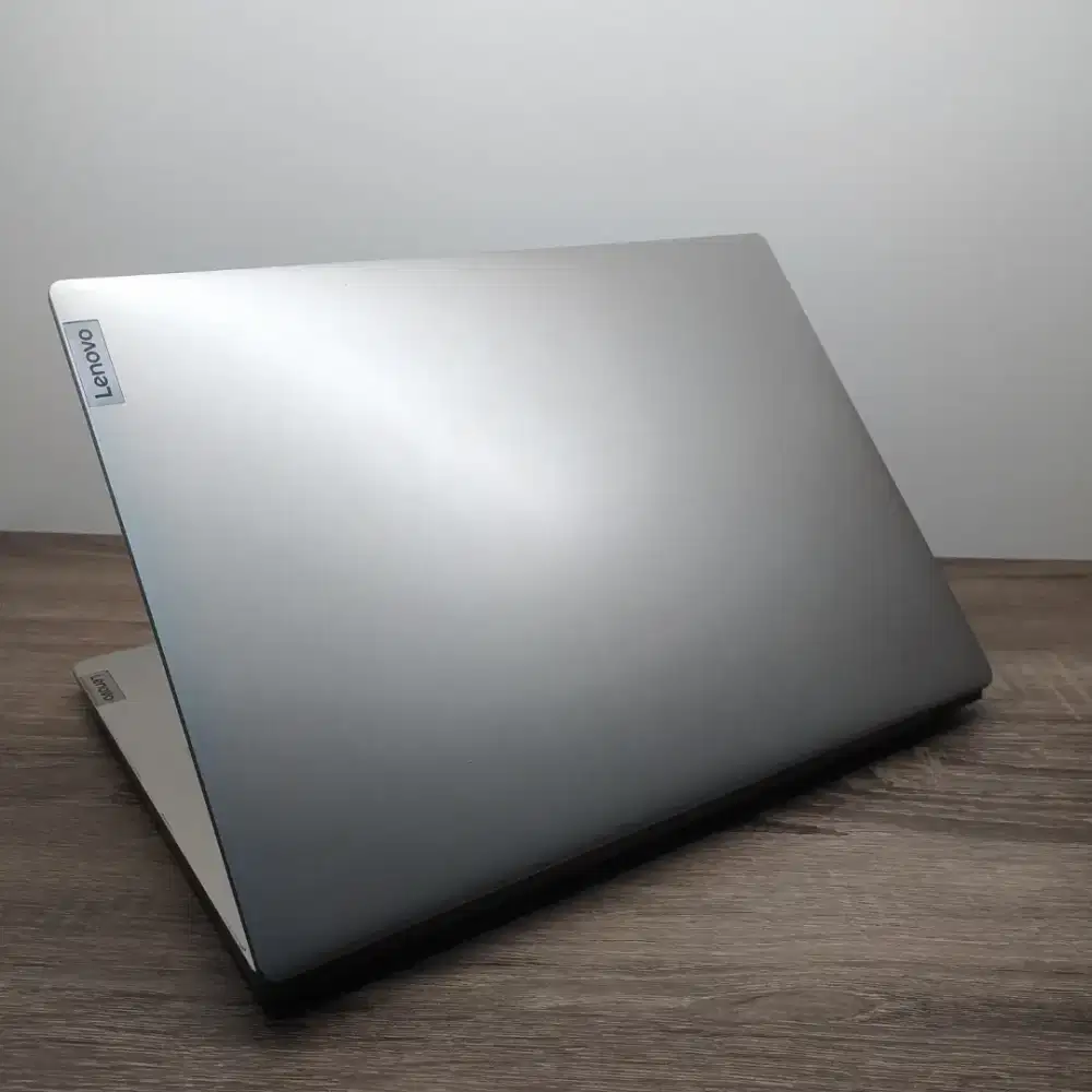 lenovo Core i3 gen 10 Ram 8Gb Ssd M2 Nvme 512gb Mlus no Lmot body slim