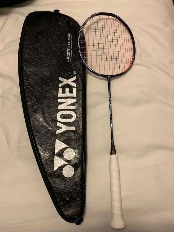 GRATIS! RAKET YONEX HITAM PLUS TAS