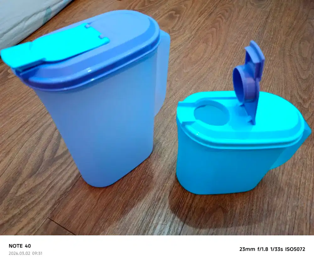 Teko Tupperware isi 2 warna ungu dan biru muda