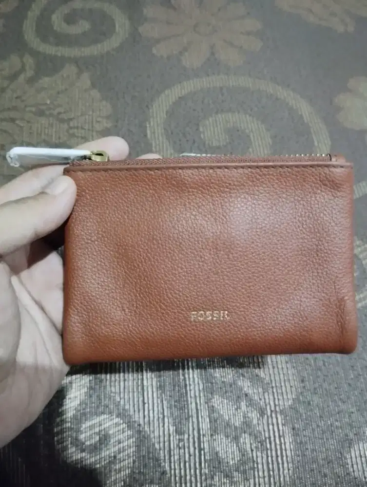 Dompet Fossil Laine Multifunction Medium Brown SWL2061210