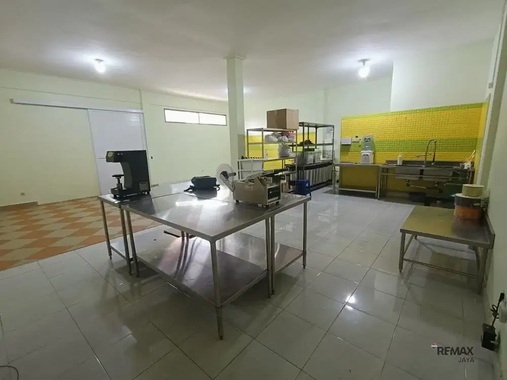 Ruang usaha bisa untuk kantor atau Gudang Disewakan, di Muding