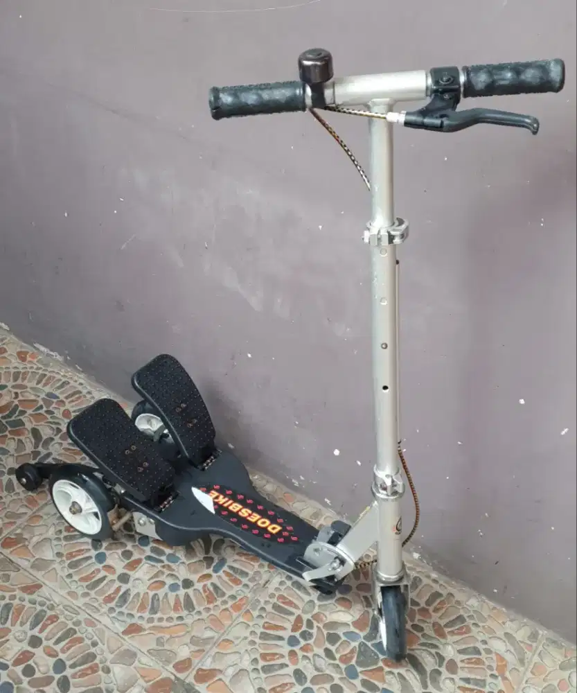 Skuter SCOOTER genjot DOESBIKE