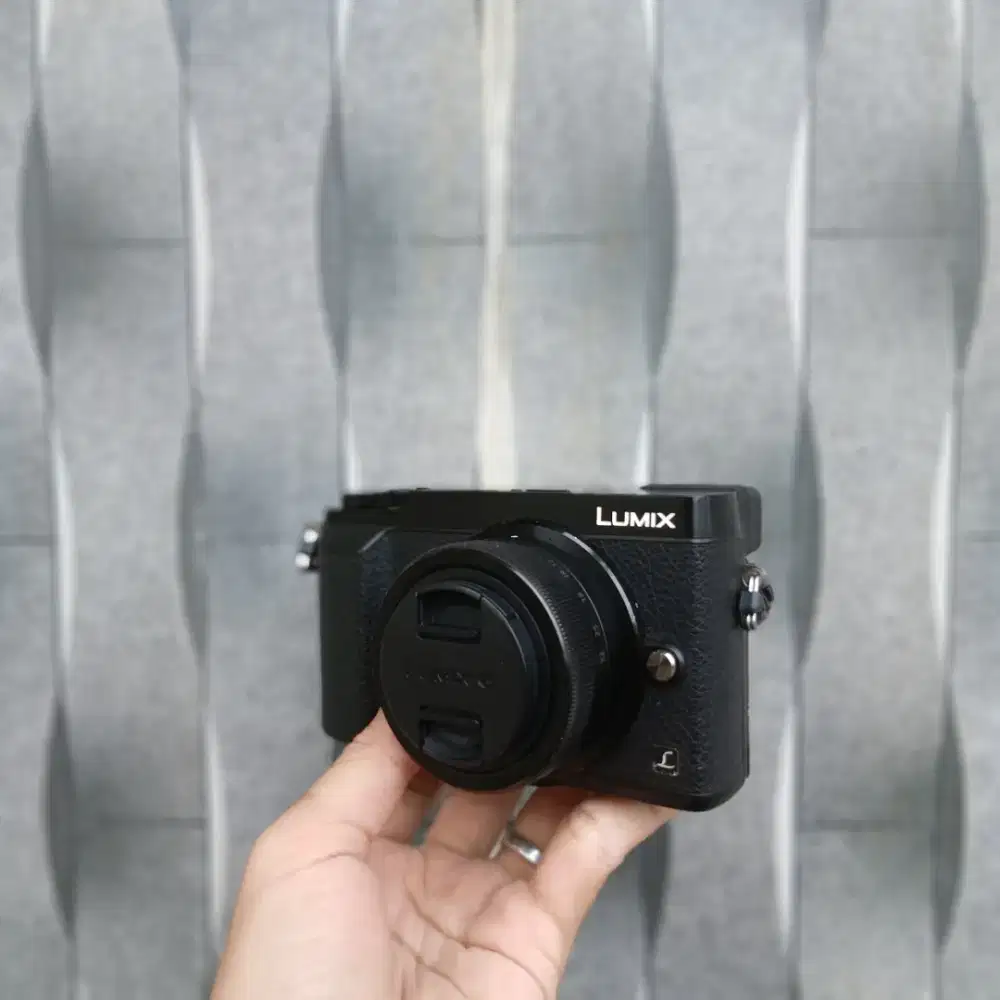 LUMIX GX7 MARK II KIT BLACK GOOD CONDITON SC 9K