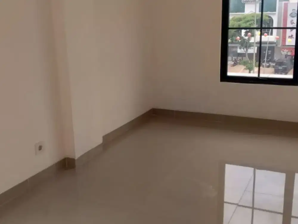 Disewakan Ruko Pinggir Jalan Raya Madison Grande Posisi Hook