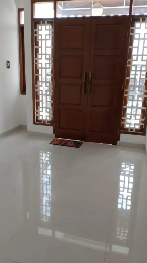 Bismillah dijual rumah strategis depan komplek