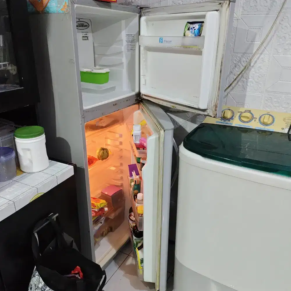 Dijual kulkas bekas segera