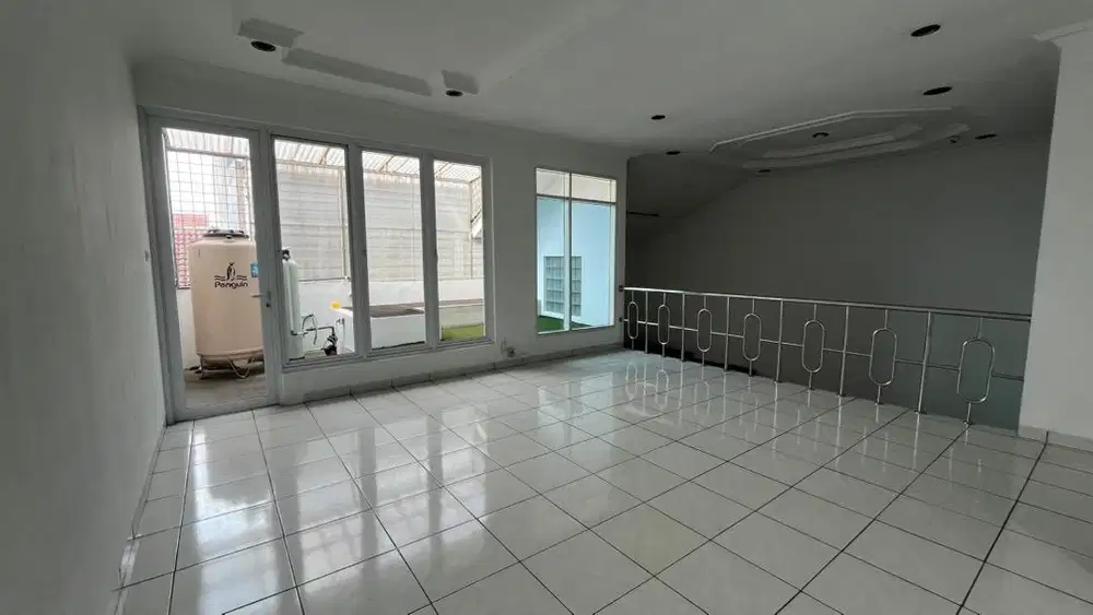 Taman Holis Indah 1.  2 Lantai Siap Huni