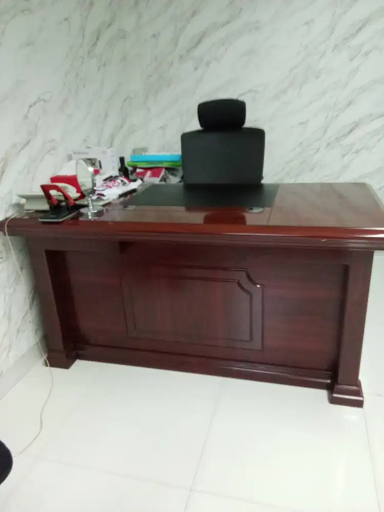 Meja Direktur Minimalis Kayu Jati – Modern, Gagah & Prestisius