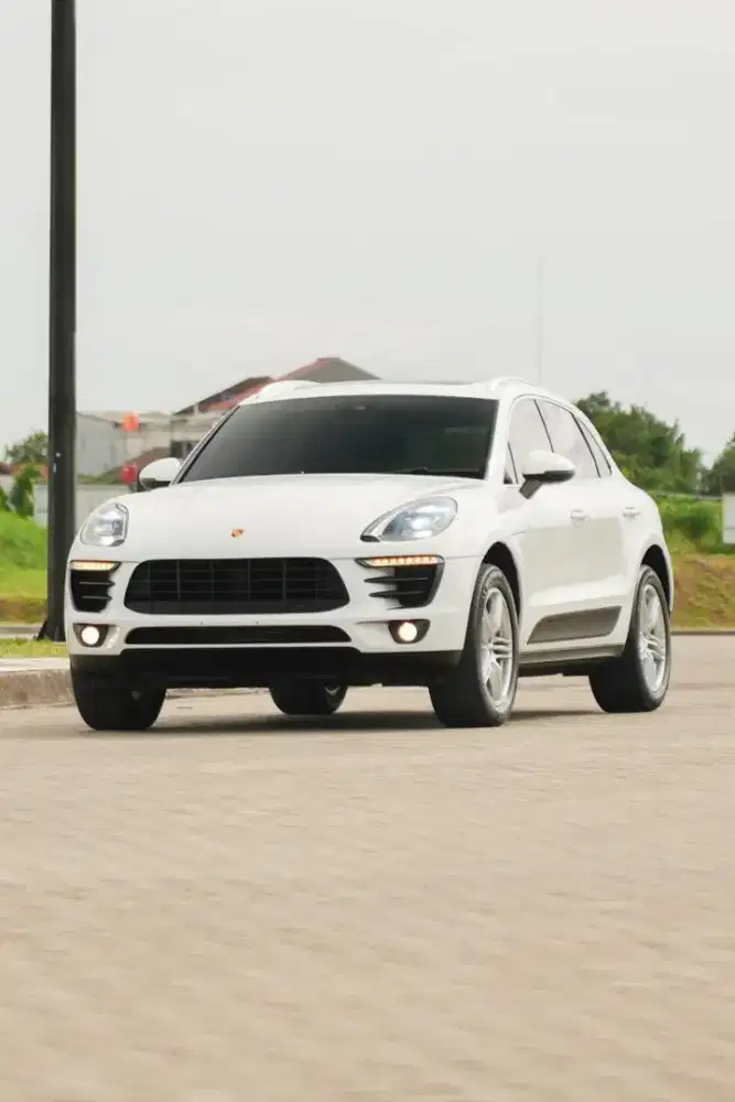 Porsche Macan 2.0 A/T ATPM Tahun 2017