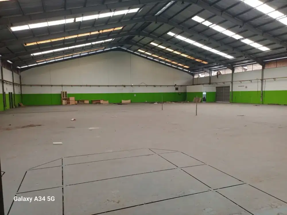 dijual gudang ex showroom di pasirluyu dekat pusat kota
