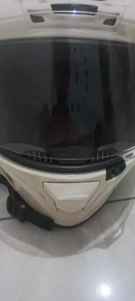 Helm Airoh warna putih glossy