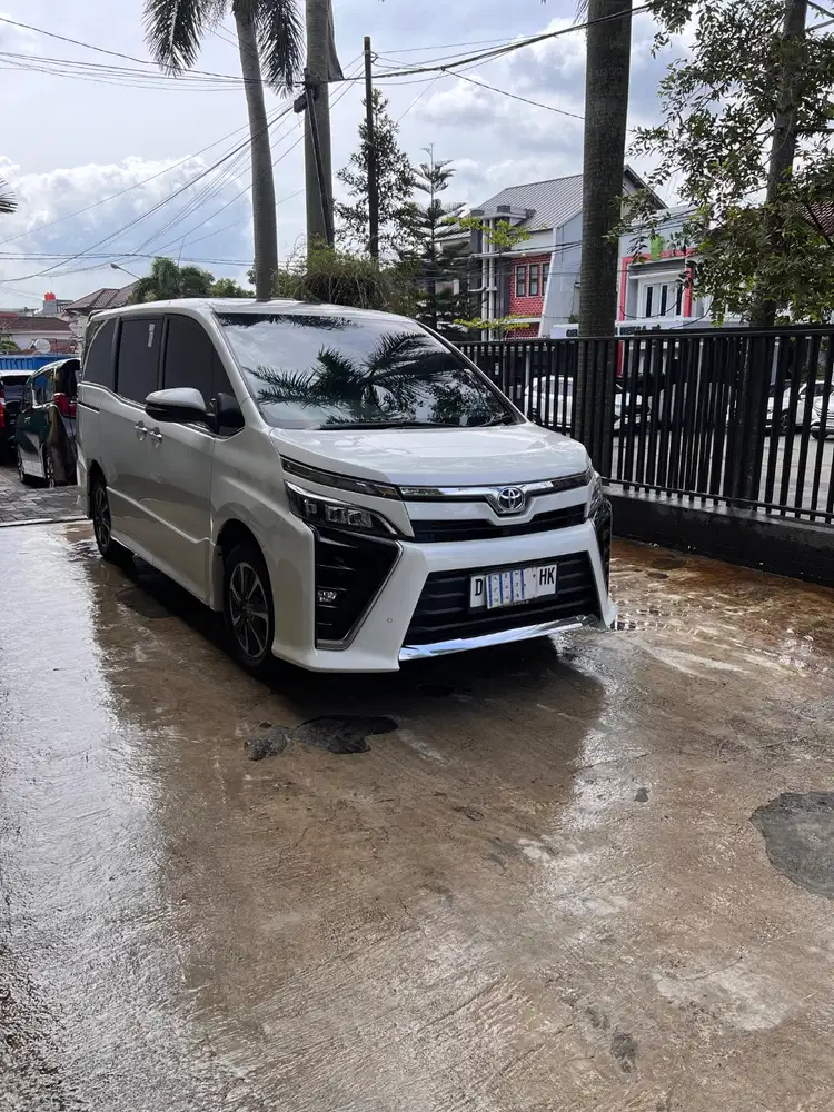 TOYOTA VOXY (ISTIMEWA SEKALI)