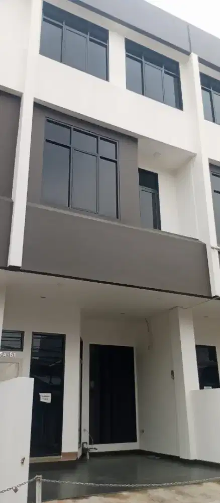 DI JUAL RUKO 3,5 LANTAI SIAP HUNI.SHM KEMAYORAN JAKARTA PUSAT