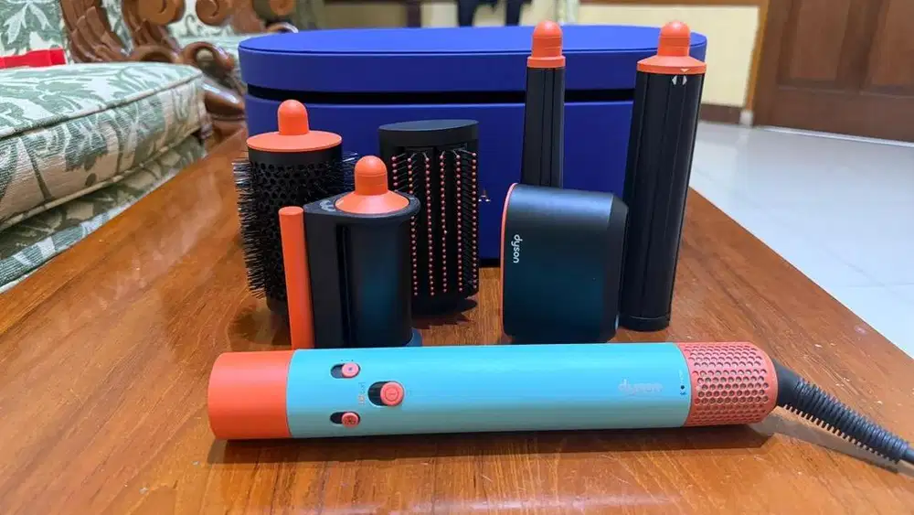DYSON AIRWRAP ( Hair dryer & Catokan rambut)