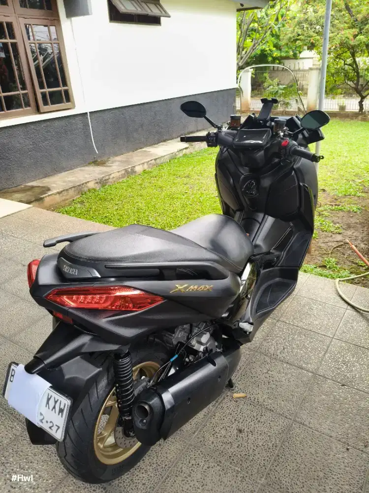 YAMaHA XMAX hitam 2019