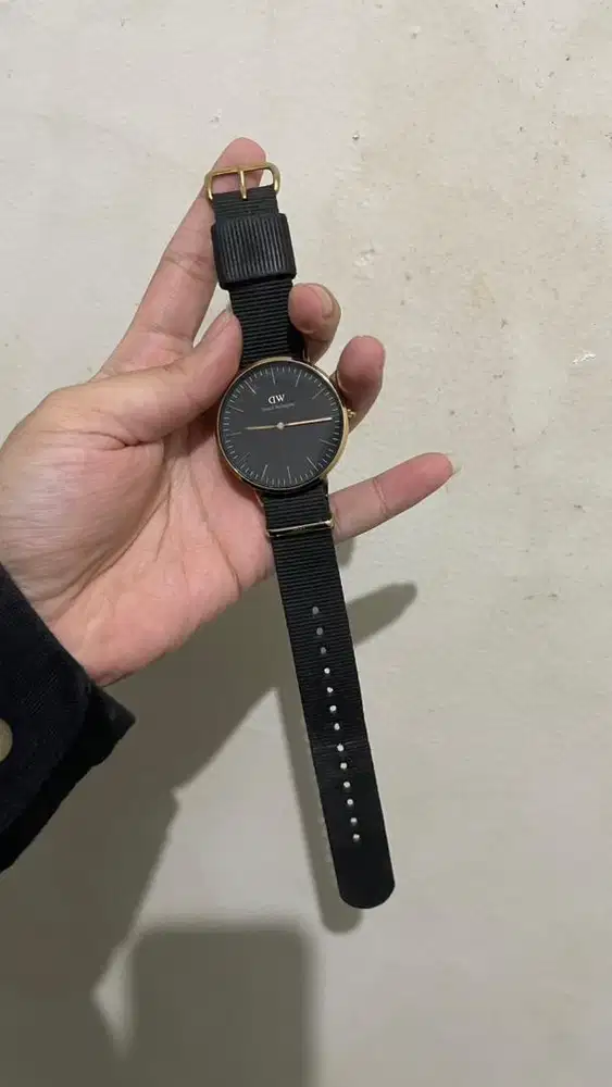 Jam tangan daniel wellington hitam emas ori