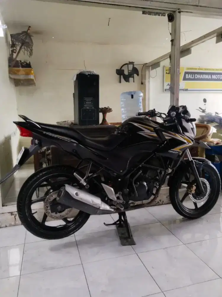 Honda cb 150 R thn 2013 cash. Bali dharma motor.