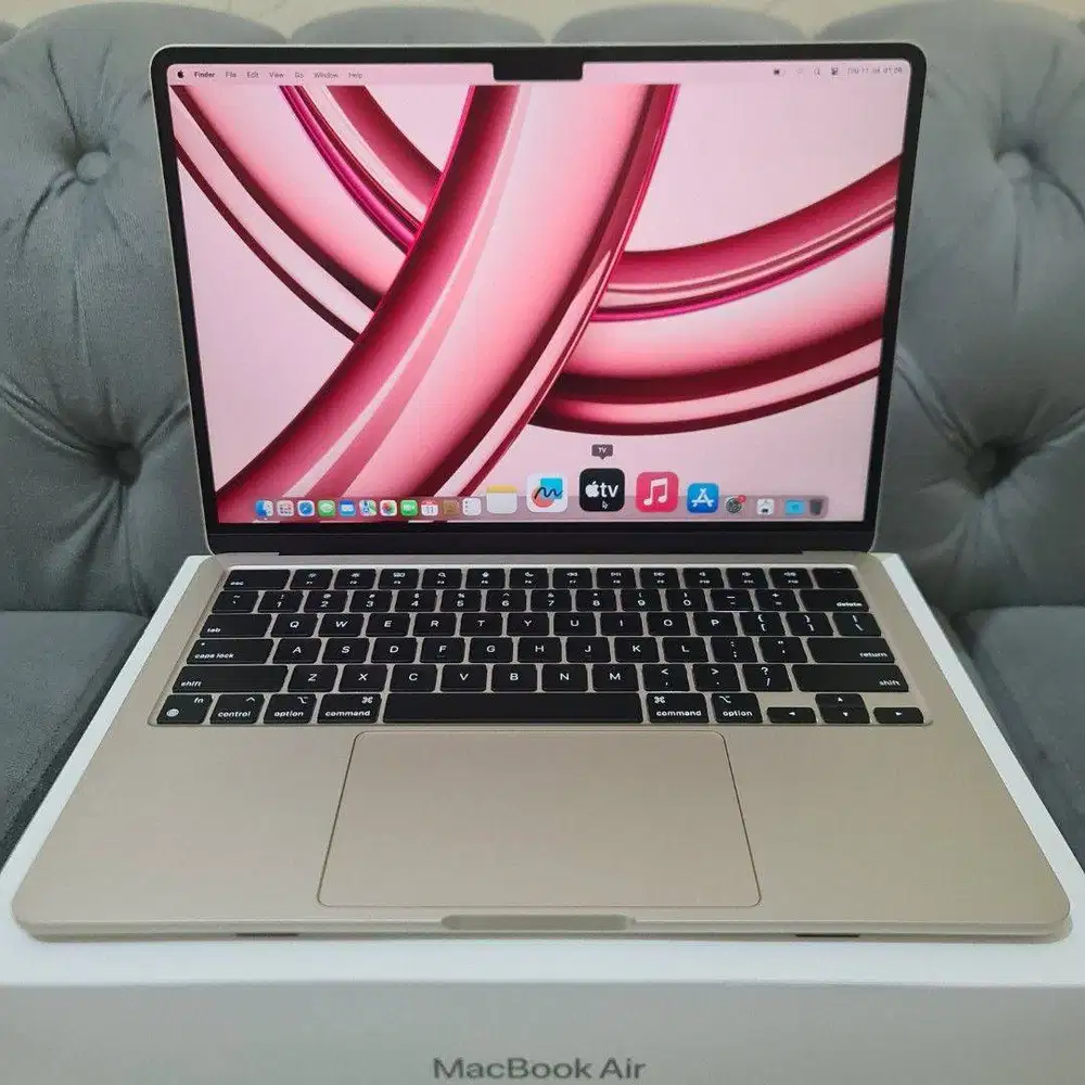 Macbook Air M3 2025 13.6 inch 512GB ram 24GB silver