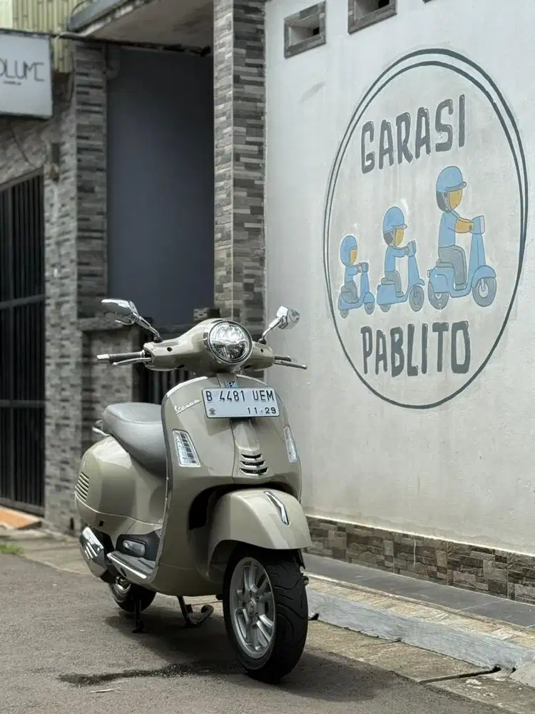 Vespa gts beige keyless 2024 (km 100)