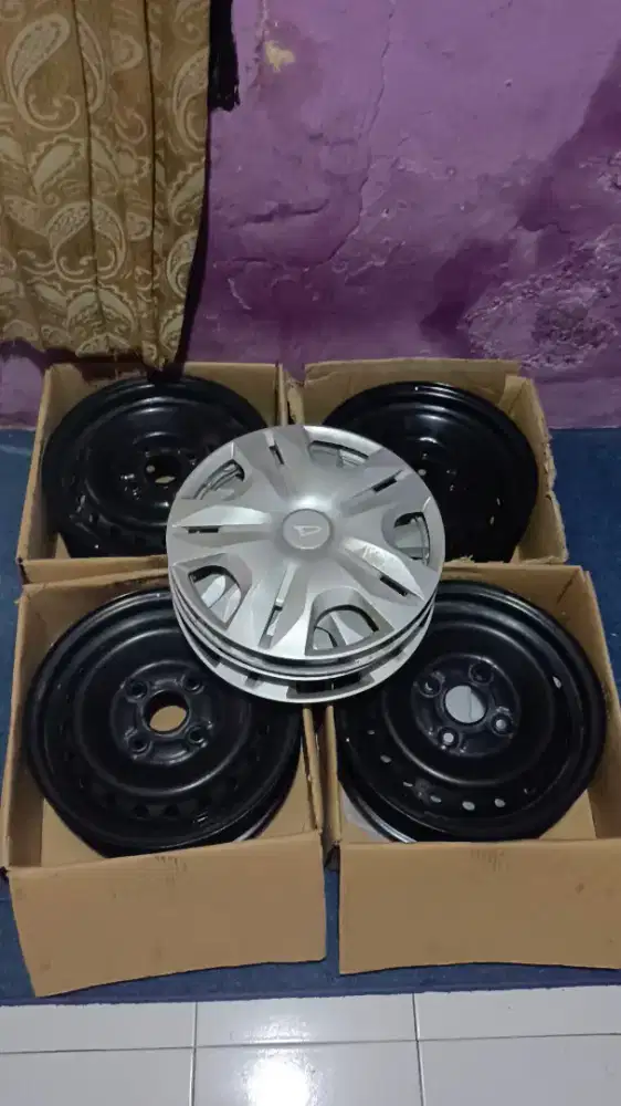 Jual 4 unit VELG orian daihatsu R14 masih baguss + cover