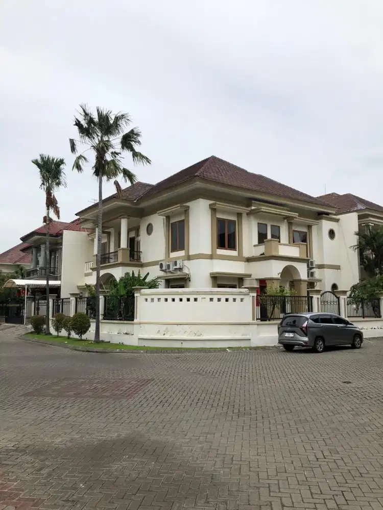 Rumah Hook 2 Lantai Central Park Mulyosari - Luas , Ada Pos Satpam