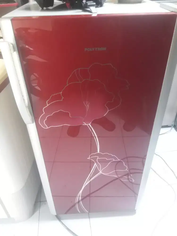 Di jual kulkas POLYTRON