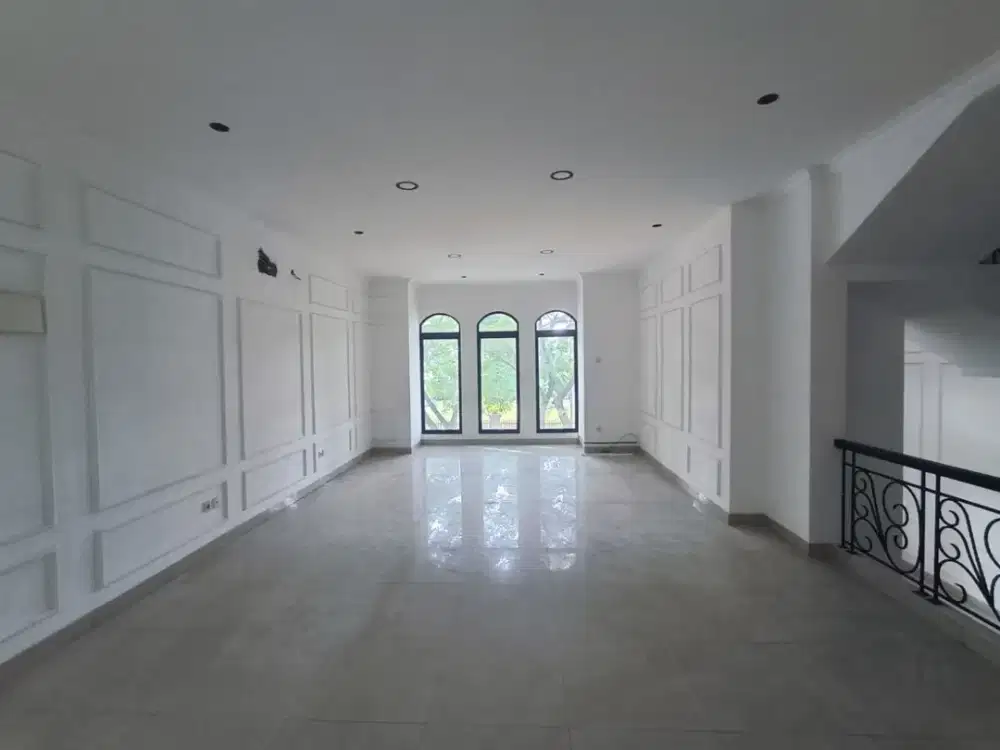 Rumah Townhouse Cordoba Pik 120m2 4+1KT SHM Strategis Depan Jalan