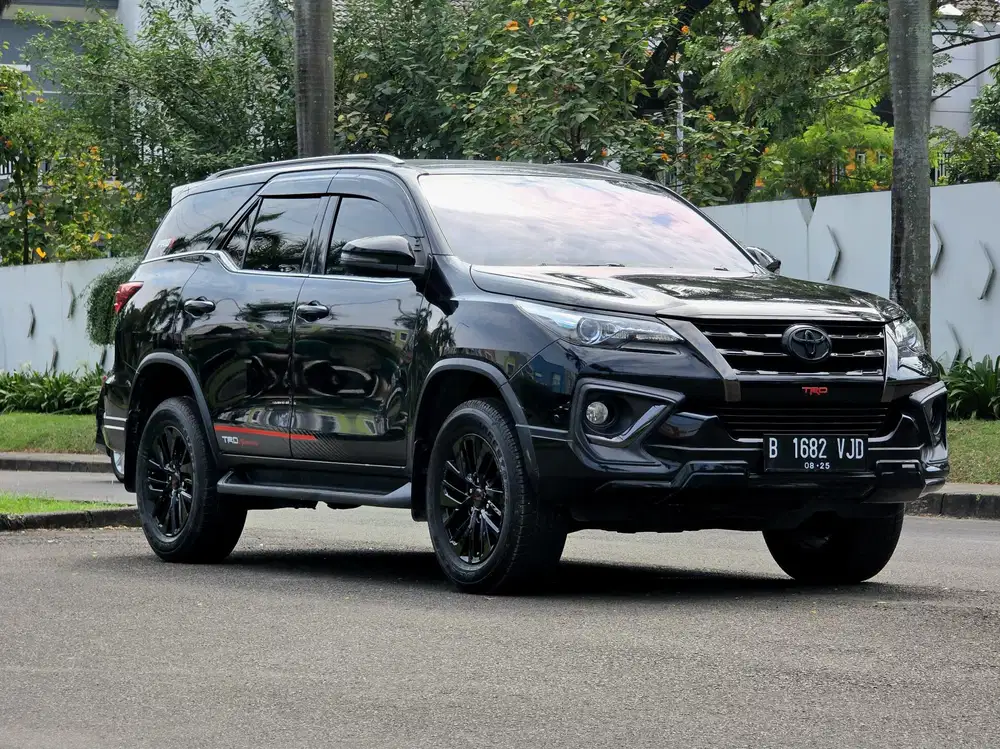 Toyota Fortuner VRZ TRD 2.4 AT 2020
Warna Hitam
Km 82Rb Record
