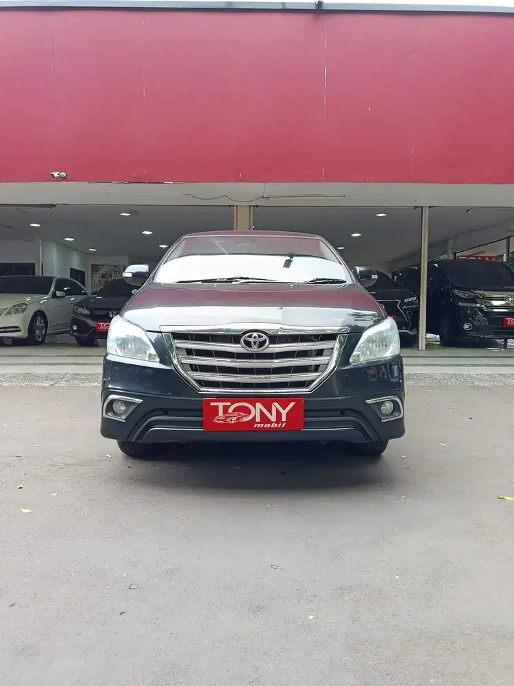 Toyota Innova 2.0 V Luxury AT Captain Seat Hitam