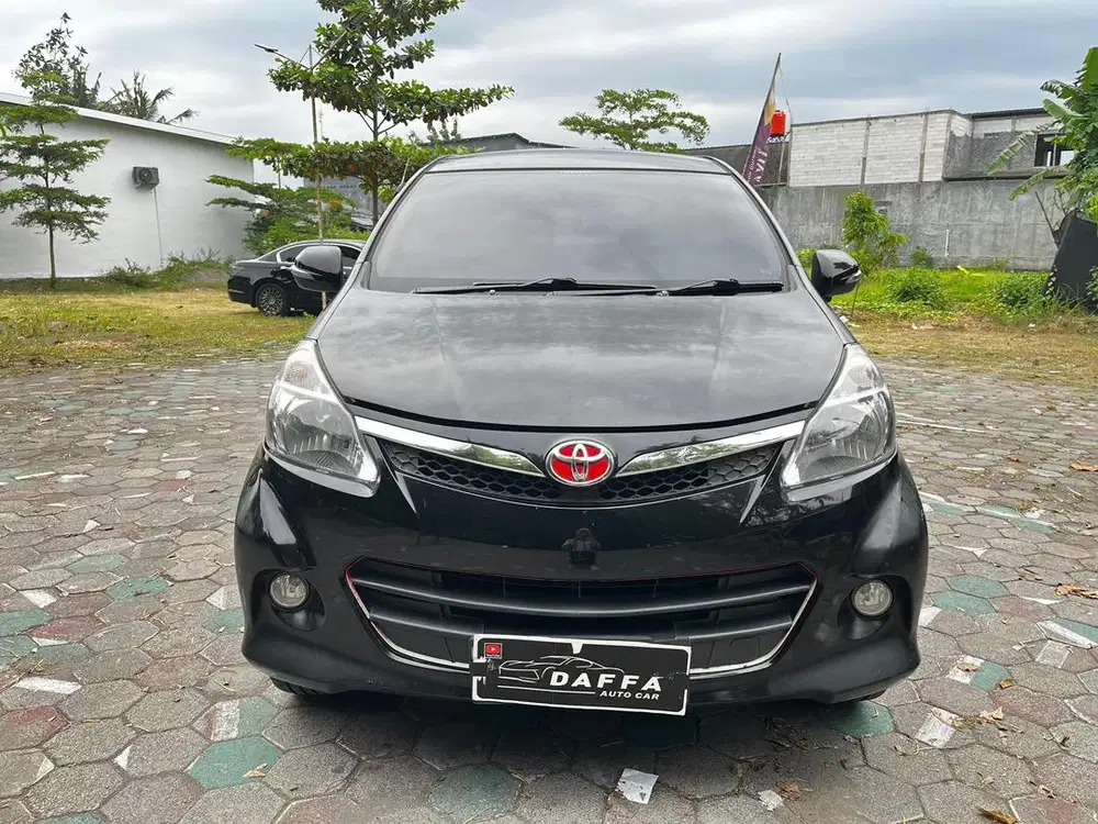 TOYOTA AVANZA VELOZ 1.5 2012 Matic Hitam