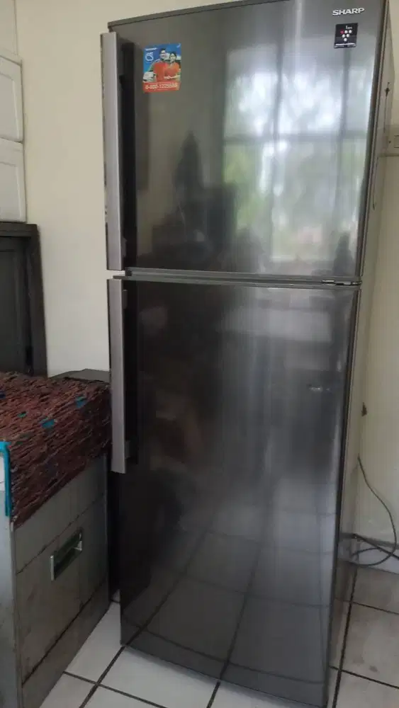 DIJUAL : KULKAS SHARP 2 PINTU  Tipe SJ-420G  Plasmacluster