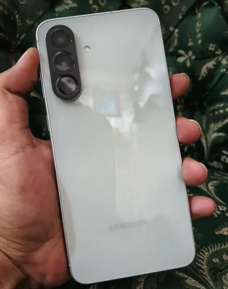 Samsung A56 awesome light 12/256 gb sein ( TT/BT )