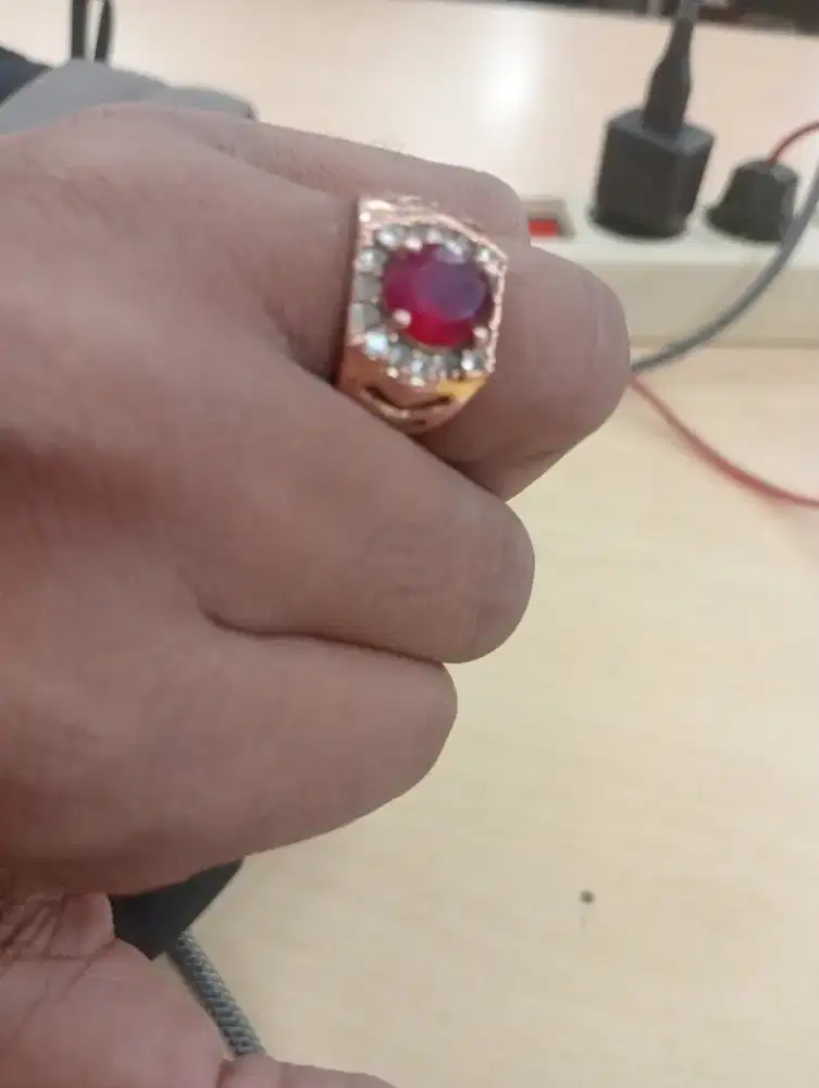 Cincin merah delima