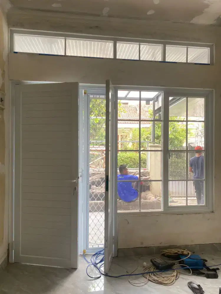 Kusen aluminium pintu aluminium partisi aluminium kaca