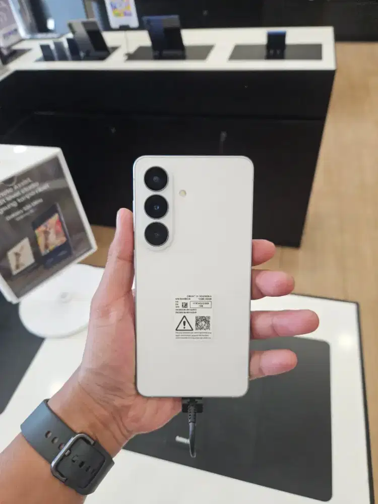 PRE ORDER S26 12/512GB