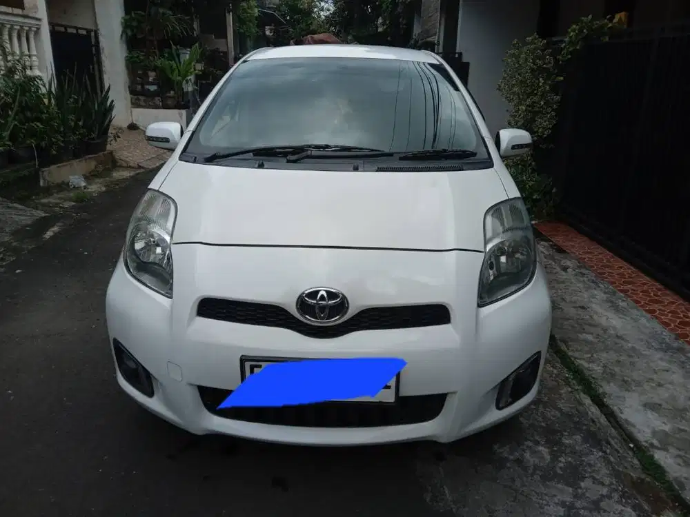 Toyota Yaris AT (2013)