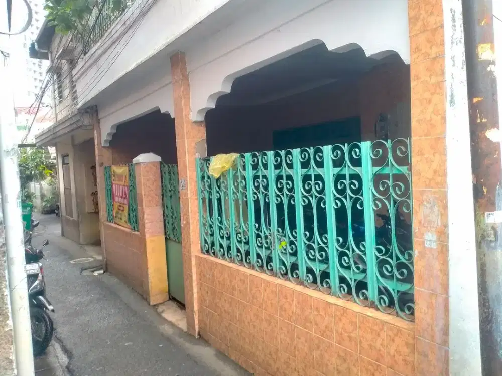 Rumah 5 Kamar Tidur Siap Huni 8 Menit ke Mall Kota Kasablanka J-43973