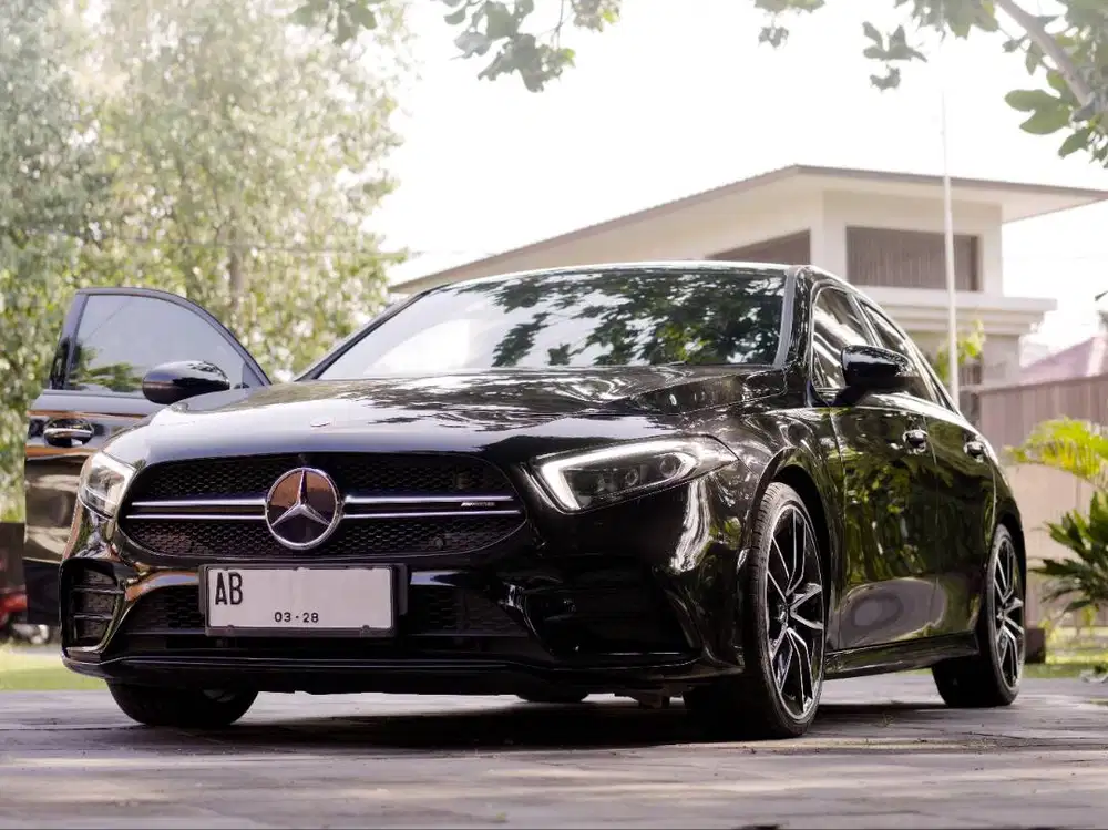 A35 AMG Black - Red Seatbelt Sport Seat Special