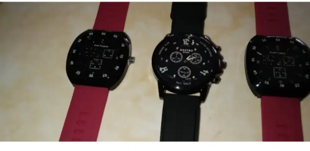 Jam tangan baru ada tiga pisc  merk puppies