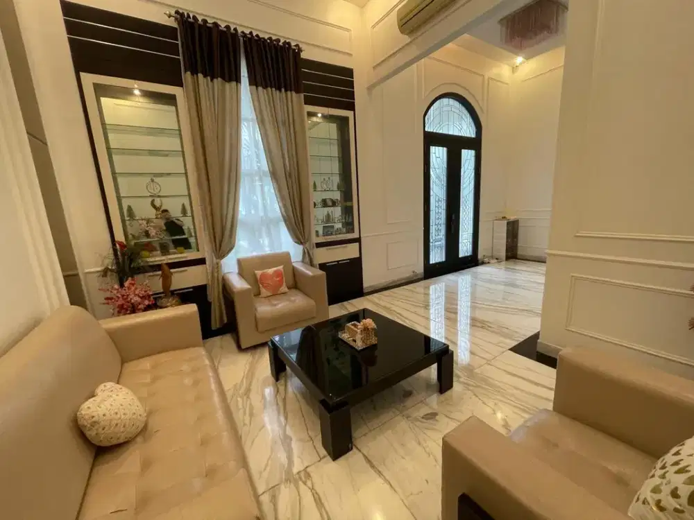 Rumah mewah Artha Gading Villa Kelapa Gading Row Jalan Besar