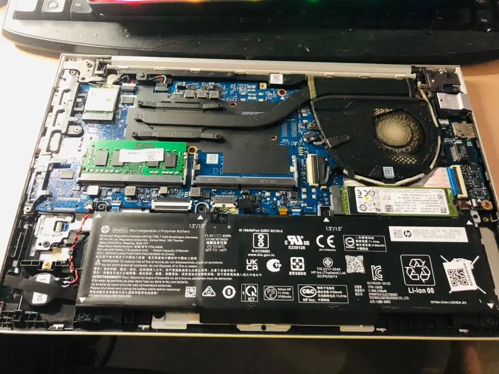 Service dan maintenance komputer pc dan Laptop