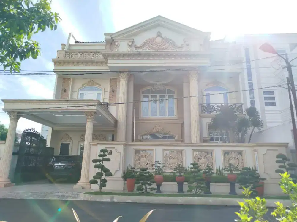 RUMAH MEWAH KOMPLEK PADANG GOLF MANSION