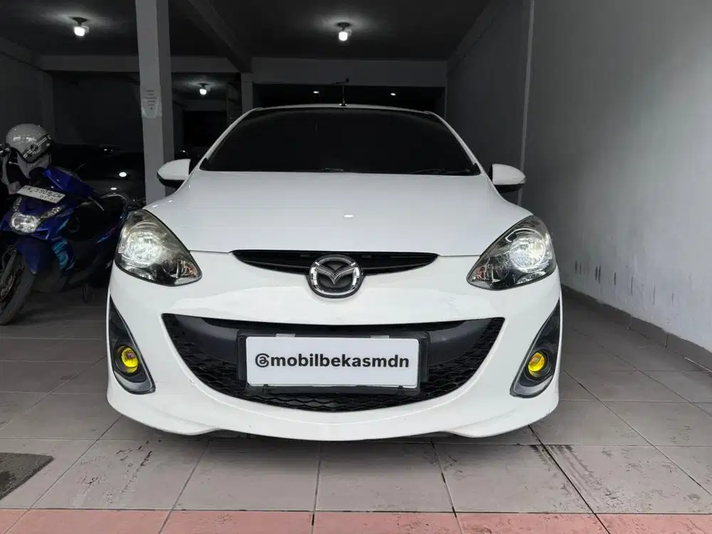 Tdp 22 Jt Odo 28 Rb Mazda 2 HB R Matic 2014 Putih Hatchback