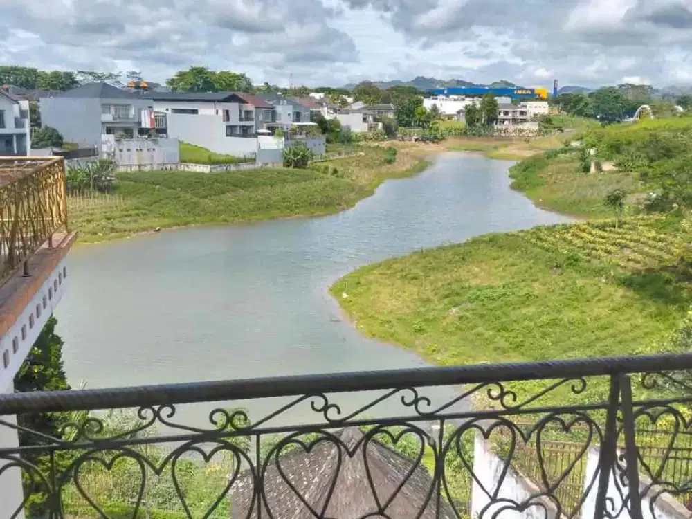 Dijual Rumah Dengan View Danau di Kota Baru Parahyangan Padalarang Bandung
