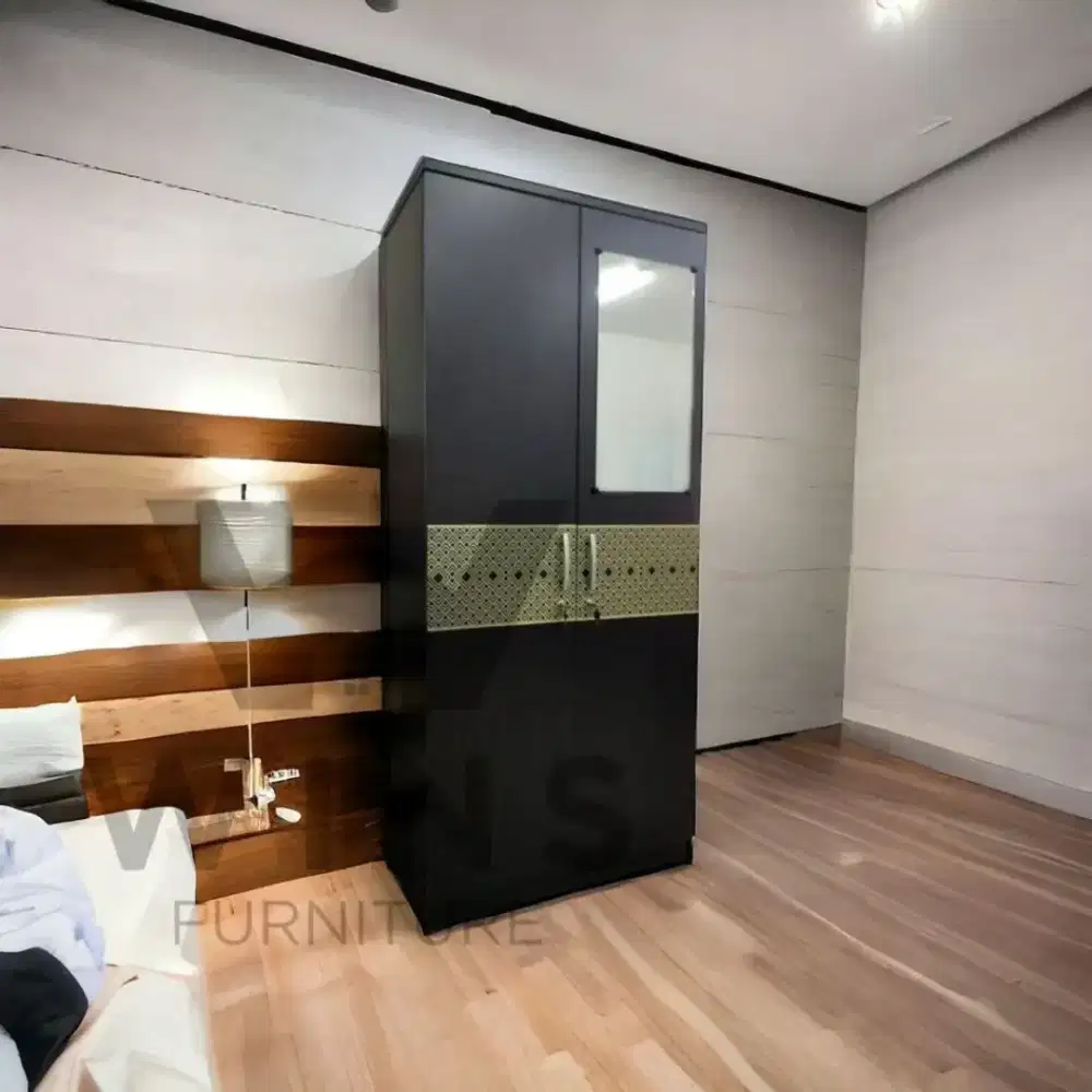 Lemari baju 2 pintu ada kaca kondisi baik bismillah semoga berjodoh