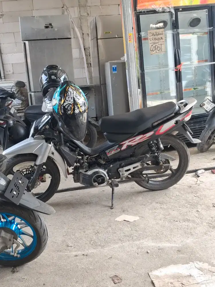 DI JUAL MOTOR YAMAHA FIZ R TAHUN 2001