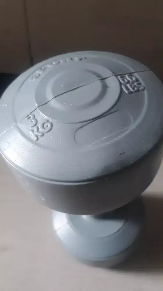 Barbel berat 3kg cuma ada 1